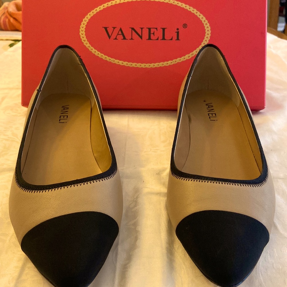 Van Eli two tone low heel pump/loafer
